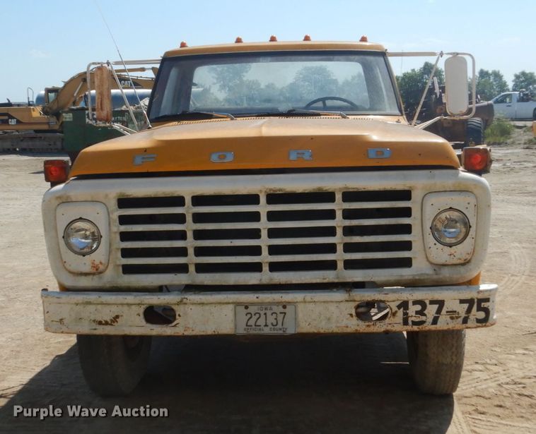 image for item FK9288 1975 Ford F600  flatbed truck