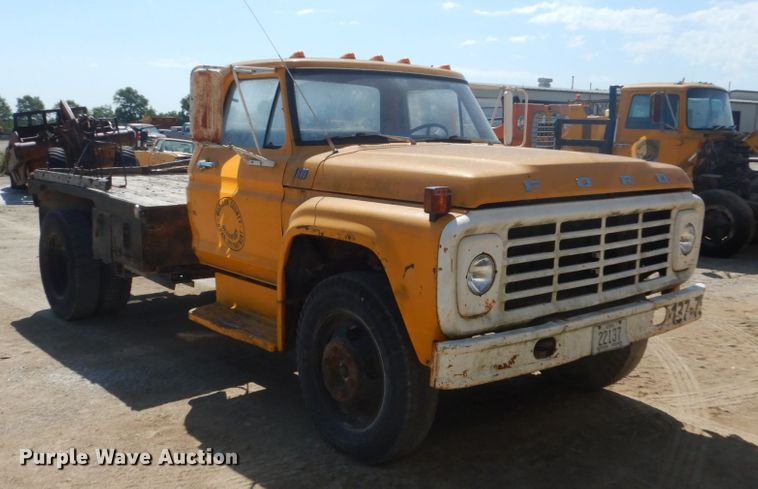 image for item FK9288 1975 Ford F600  flatbed truck
