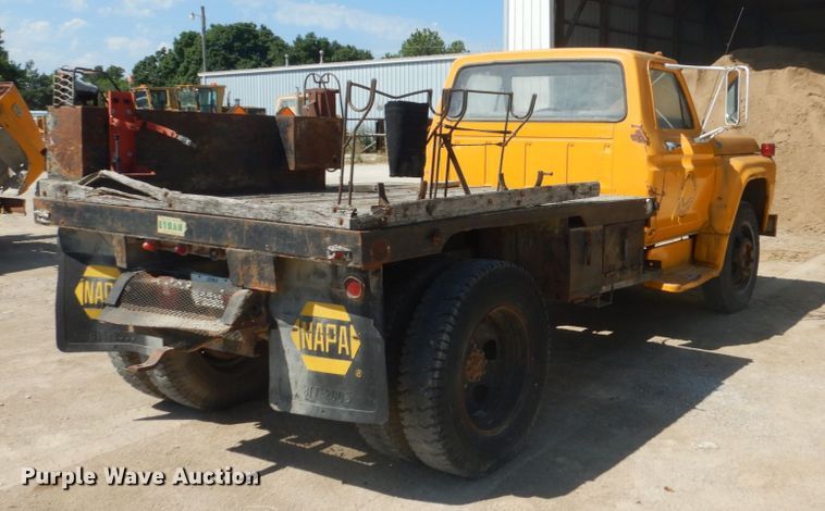 image for item FK9288 1975 Ford F600  flatbed truck