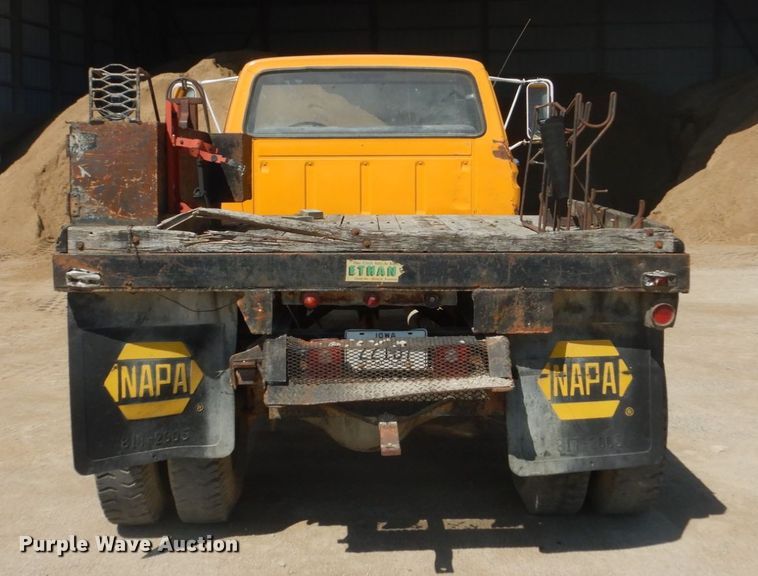 image for item FK9288 1975 Ford F600  flatbed truck