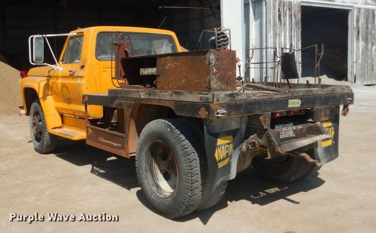 image for item FK9288 1975 Ford F600  flatbed truck