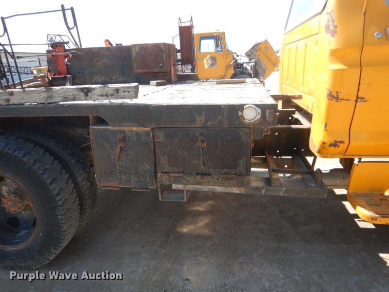 image for item FK9288 1975 Ford F600  flatbed truck