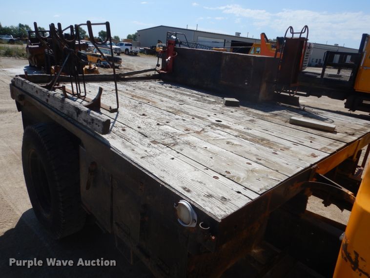 image for item FK9288 1975 Ford F600  flatbed truck