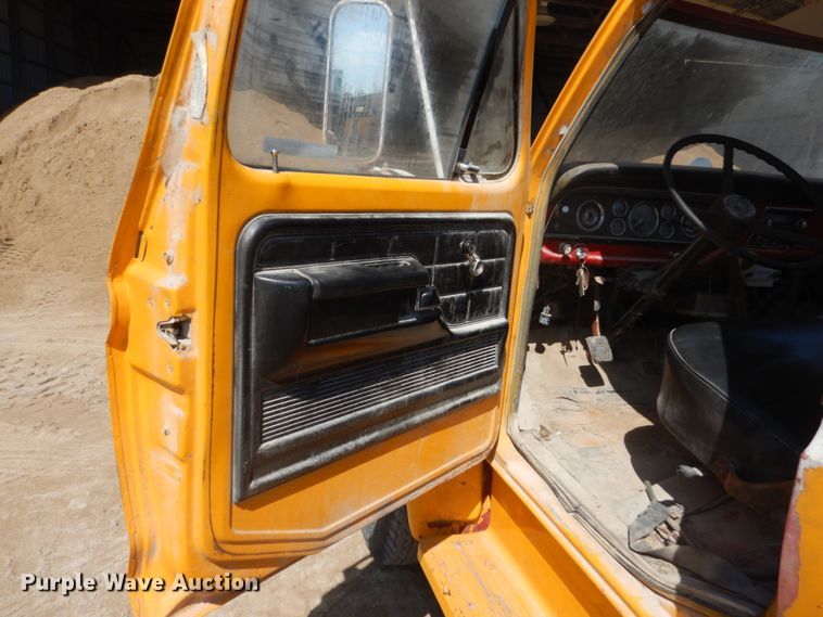 image for item FK9288 1975 Ford F600  flatbed truck