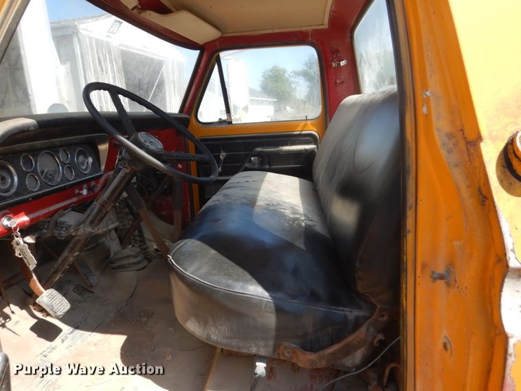 image for item FK9288 1975 Ford F600  flatbed truck