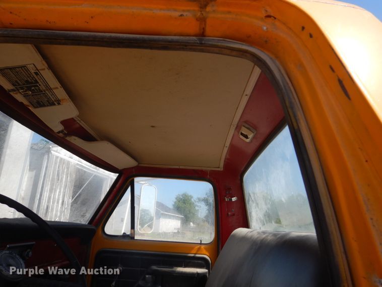 image for item FK9288 1975 Ford F600  flatbed truck