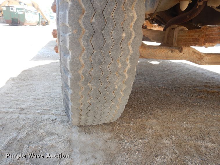 image for item FK9288 1975 Ford F600  flatbed truck