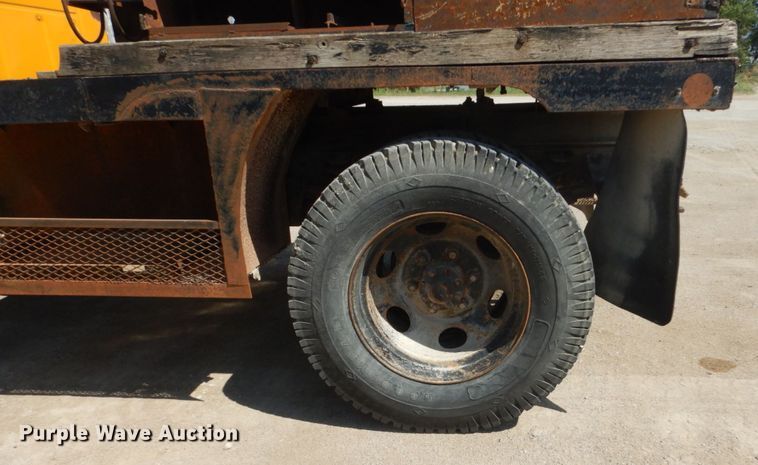 image for item FK9288 1975 Ford F600  flatbed truck