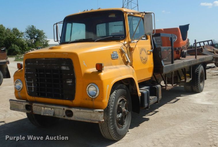 image for item FK9289 1980 Ford 700  flatbed truck