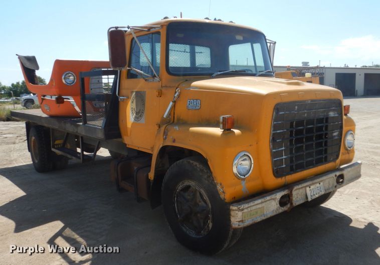 image for item FK9289 1980 Ford 700  flatbed truck