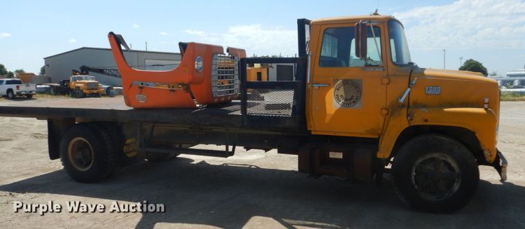 image for item FK9289 1980 Ford 700  flatbed truck