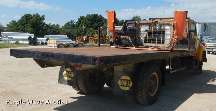 image for item FK9289 1980 Ford 700  flatbed truck