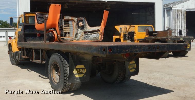 image for item FK9289 1980 Ford 700  flatbed truck