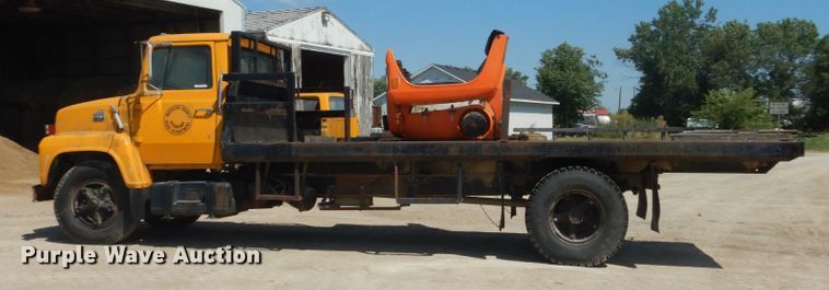 image for item FK9289 1980 Ford 700  flatbed truck