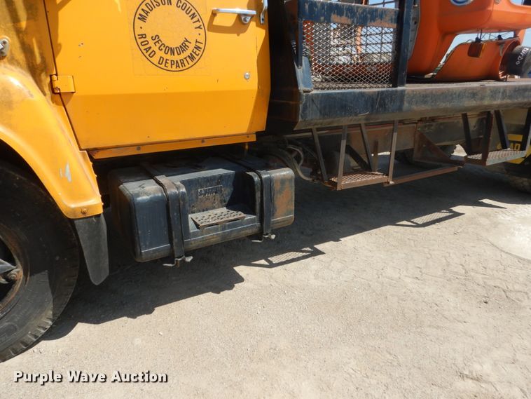 image for item FK9289 1980 Ford 700  flatbed truck