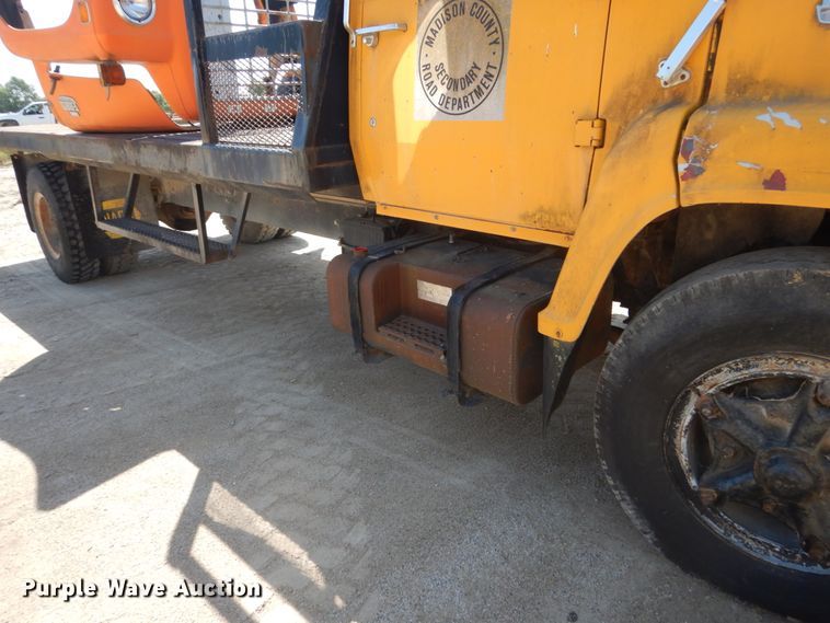 image for item FK9289 1980 Ford 700  flatbed truck