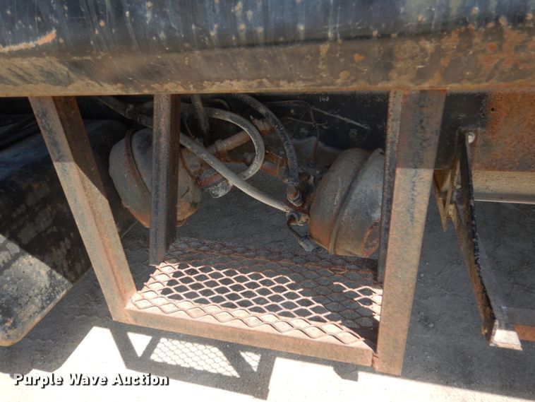 image for item FK9289 1980 Ford 700  flatbed truck