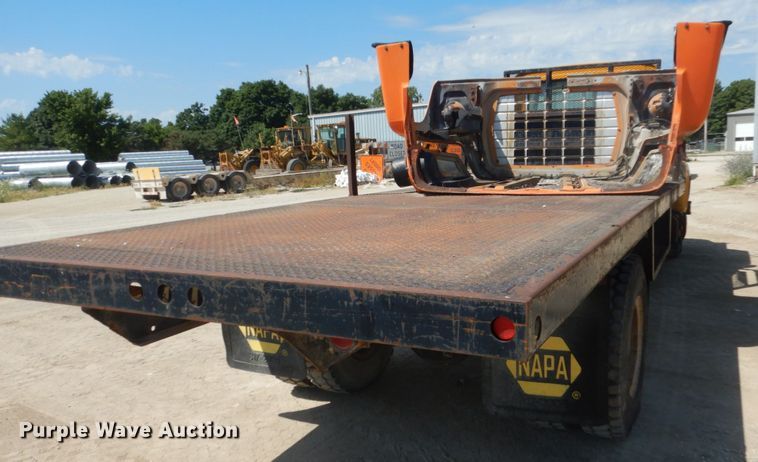 image for item FK9289 1980 Ford 700  flatbed truck