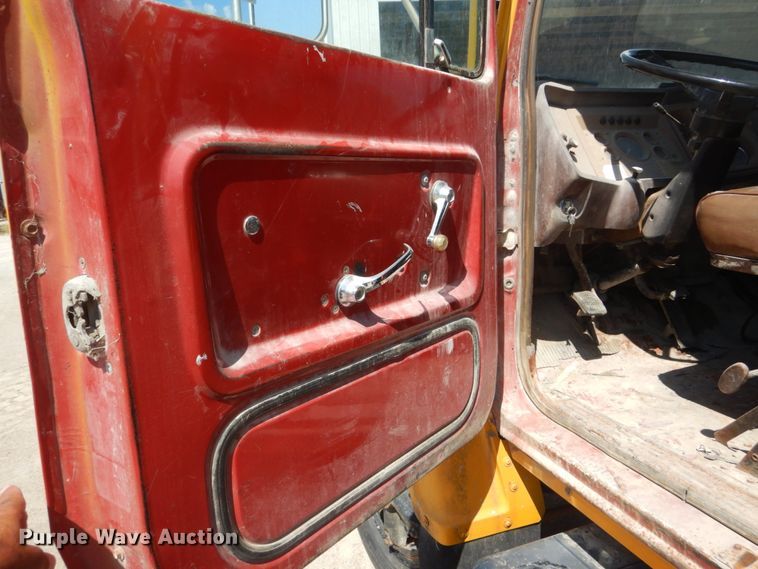 image for item FK9289 1980 Ford 700  flatbed truck