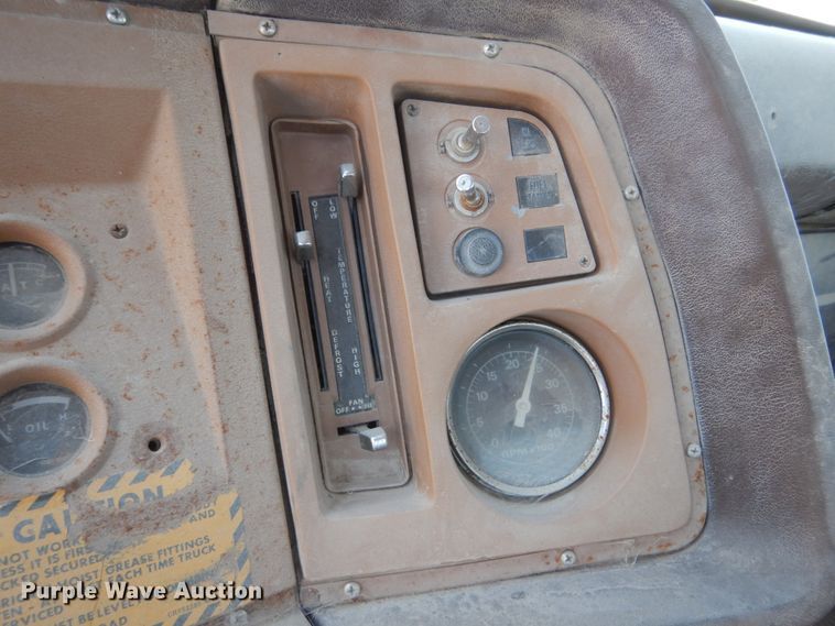 image for item FK9289 1980 Ford 700  flatbed truck