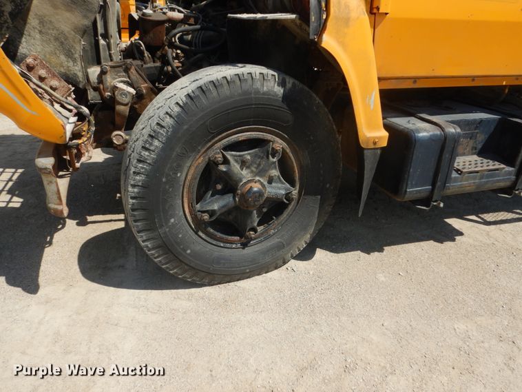 image for item FK9289 1980 Ford 700  flatbed truck