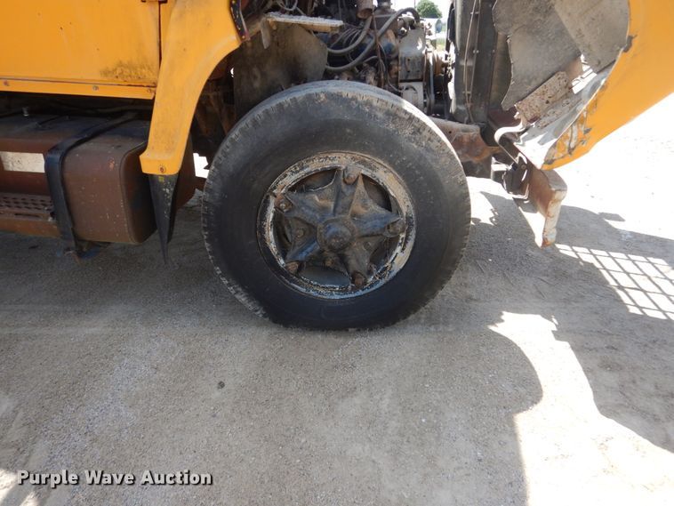 image for item FK9289 1980 Ford 700  flatbed truck