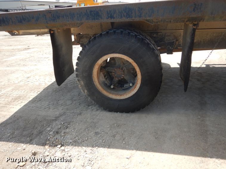 image for item FK9289 1980 Ford 700  flatbed truck