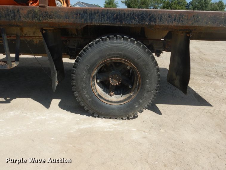 image for item FK9289 1980 Ford 700  flatbed truck