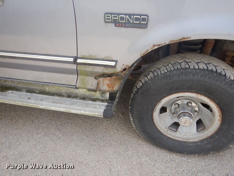 image for item FK9292 1994 Ford Bronco  SUV