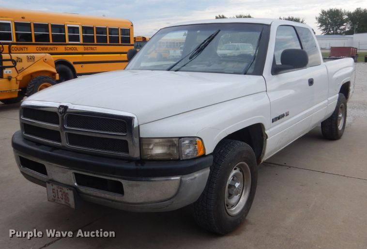 image for item FK9333 1999 Dodge Ram 1500  Club Cab pickup truck