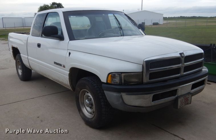 image for item FK9333 1999 Dodge Ram 1500  Club Cab pickup truck