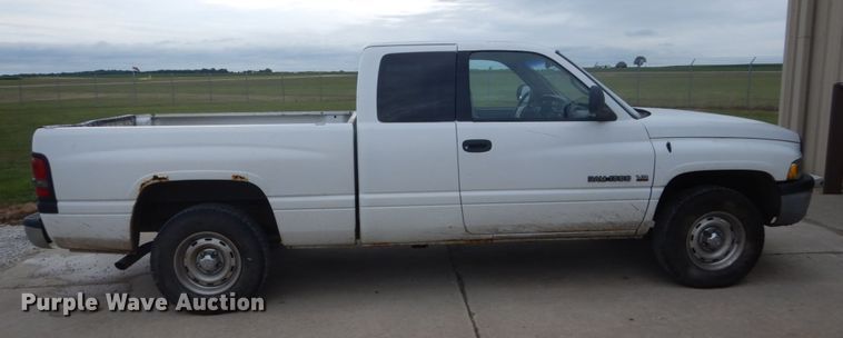 image for item FK9333 1999 Dodge Ram 1500  Club Cab pickup truck