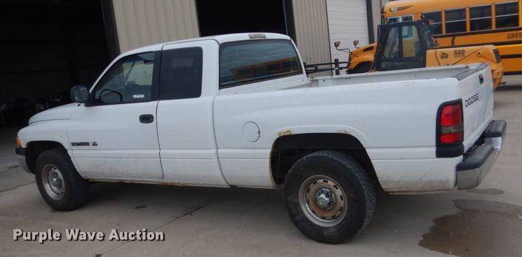 image for item FK9333 1999 Dodge Ram 1500  Club Cab pickup truck