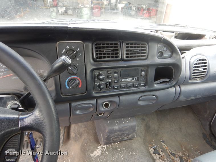 image for item FK9333 1999 Dodge Ram 1500  Club Cab pickup truck