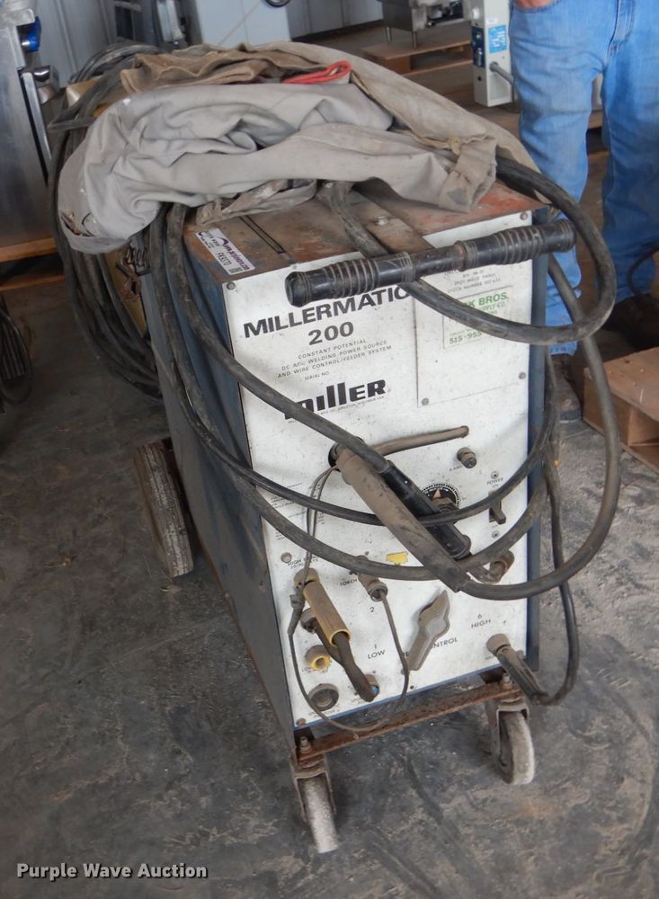 image for item FK9370 Miller 200 DC/wire welder