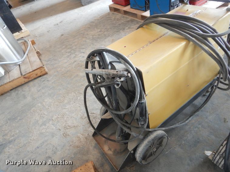 image for item FK9371 Lincoln Idealarc SP-250 wire welder