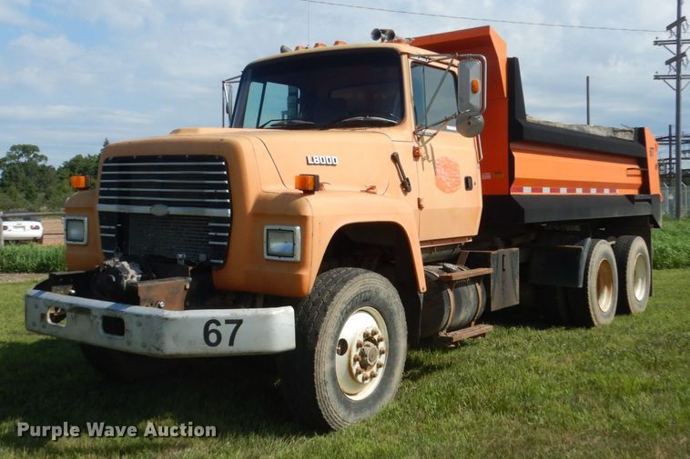 image for item FK9390 1995 Ford L8000  dump truck
