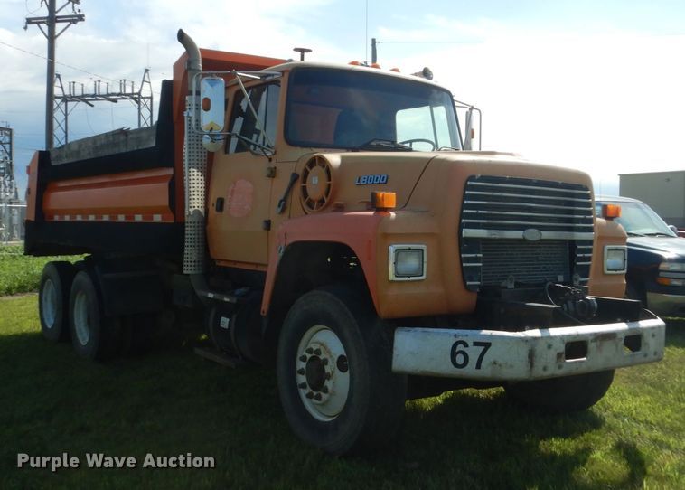 image for item FK9390 1995 Ford L8000  dump truck