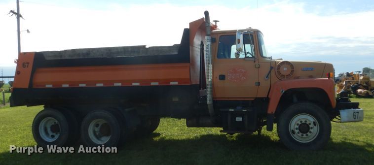 image for item FK9390 1995 Ford L8000  dump truck