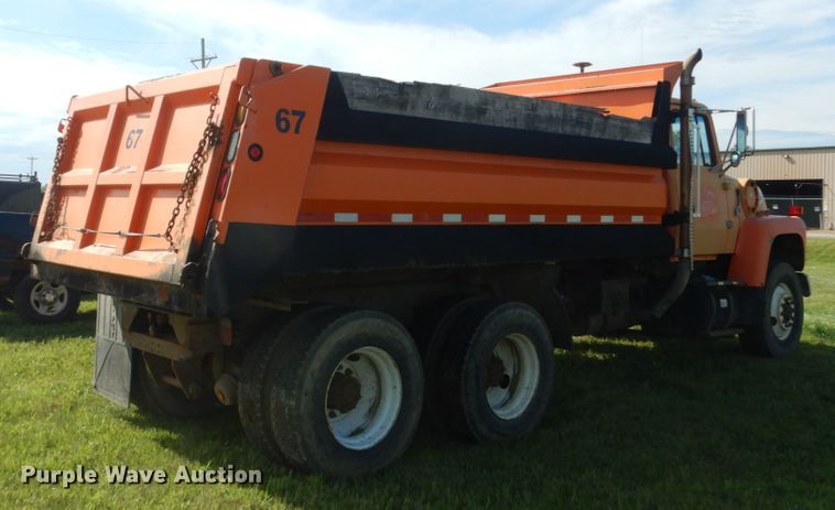 image for item FK9390 1995 Ford L8000  dump truck