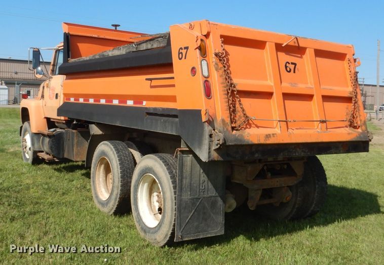 image for item FK9390 1995 Ford L8000  dump truck