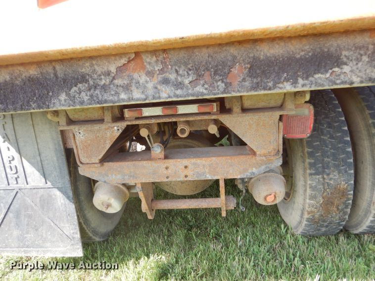 image for item FK9390 1995 Ford L8000  dump truck