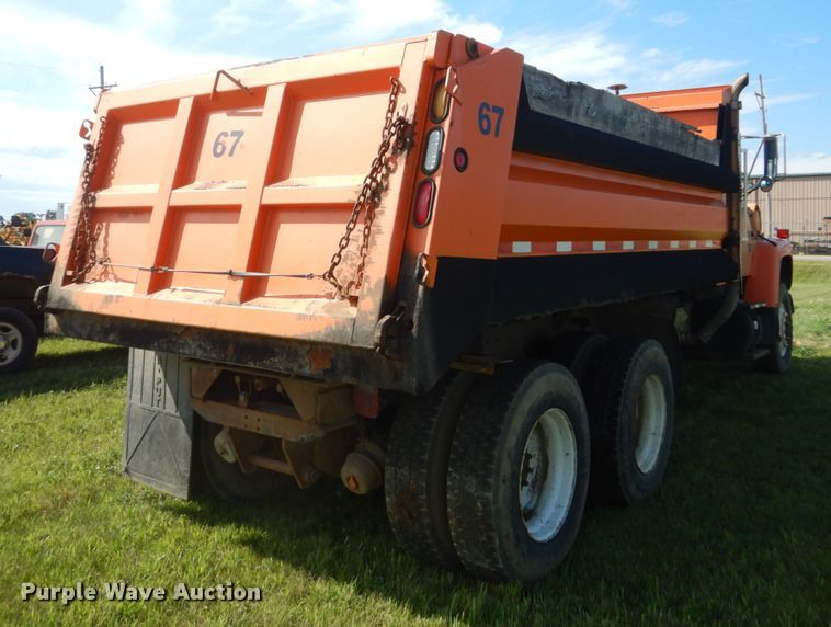 image for item FK9390 1995 Ford L8000  dump truck