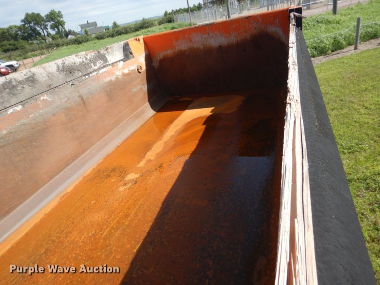 image for item FK9390 1995 Ford L8000  dump truck