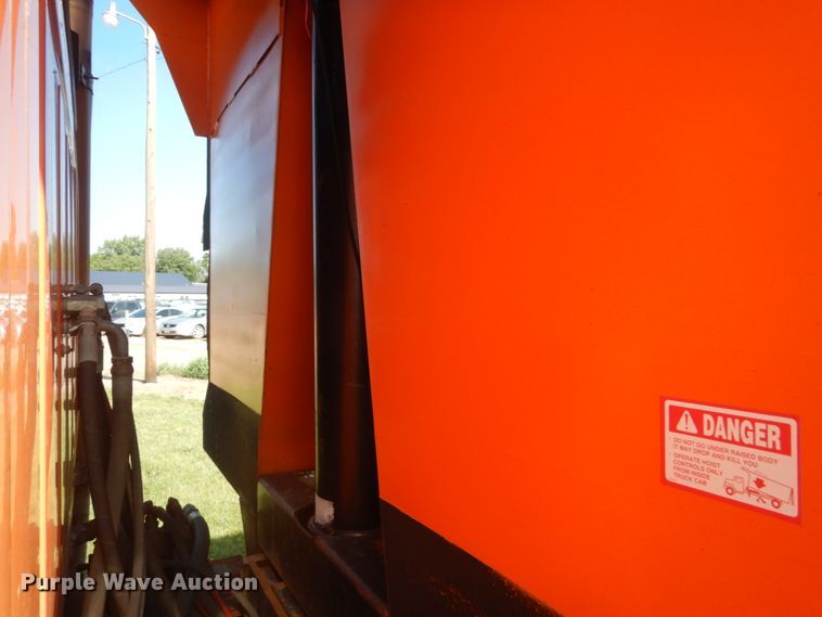 image for item FK9390 1995 Ford L8000  dump truck