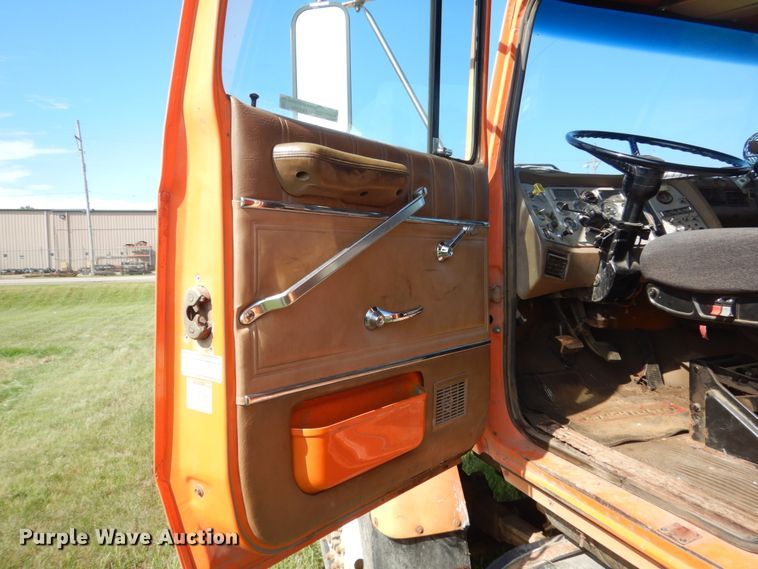 image for item FK9390 1995 Ford L8000  dump truck
