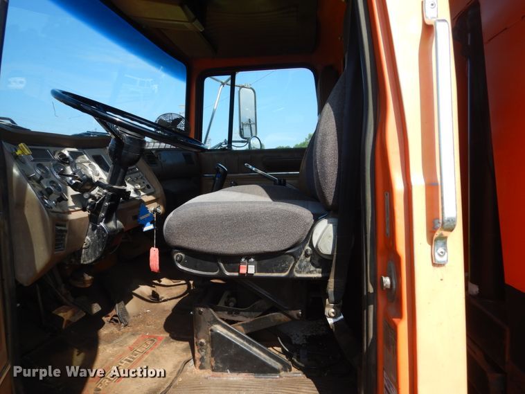 image for item FK9390 1995 Ford L8000  dump truck