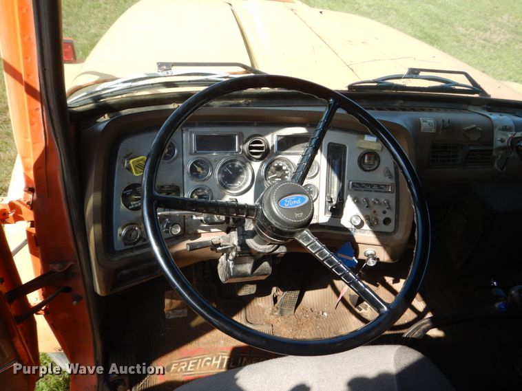 image for item FK9390 1995 Ford L8000  dump truck