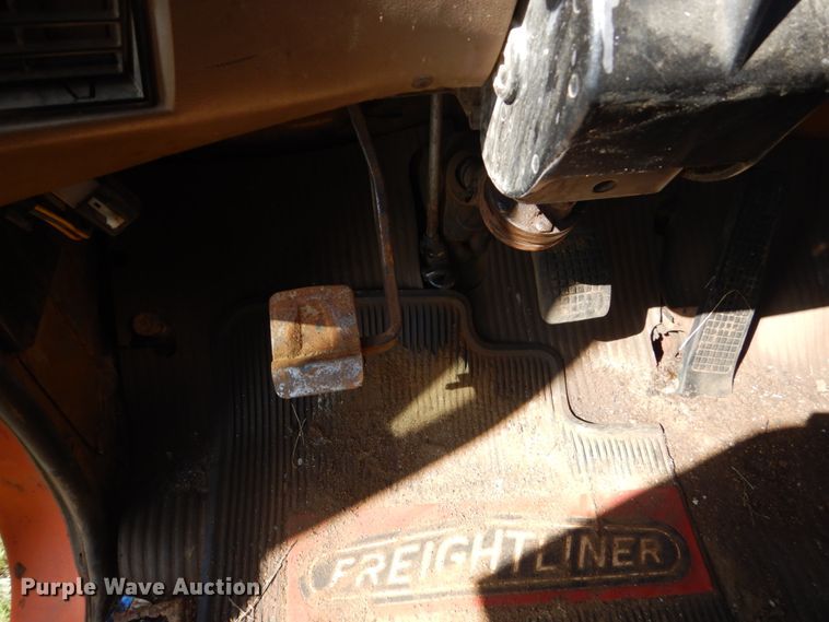 image for item FK9390 1995 Ford L8000  dump truck