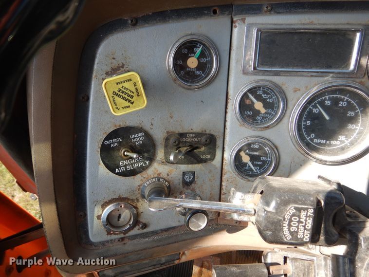 image for item FK9390 1995 Ford L8000  dump truck